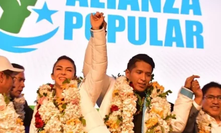 ANDRÓNICO INCURRIRIA EN TRANSFUGIO POLÍTICO AL POSTULAR CON OTRA SIGLA