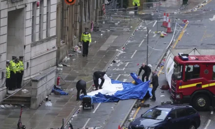 UN HOMBRE ATROPELLÓ CON SU AUTO A VARIAS PERSONAS EN LA CIUDAD DE LIVERPOOL