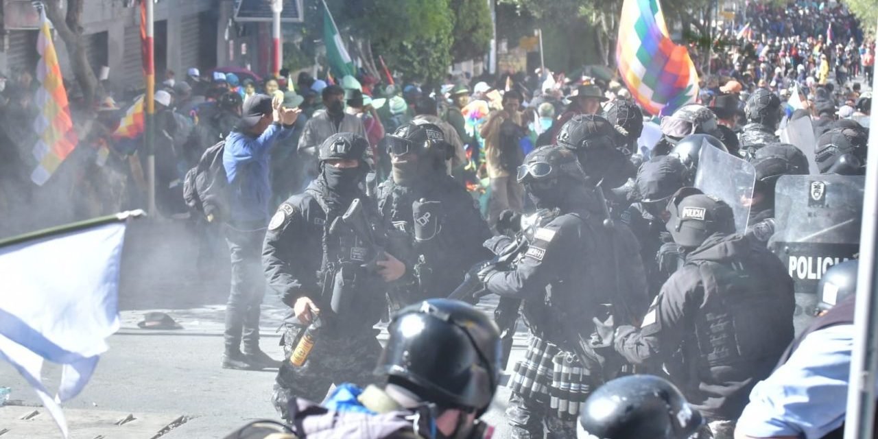 POLICÍA LOGRA DISPERSAR  «MOVILIZACIÓN EVISTA” TRAS TORNARSE AGRESIVA