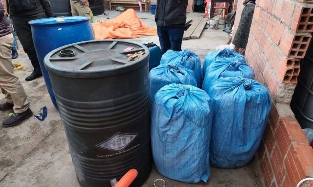 DESMANTELAN CENTRO DE ACOPIO ILEGAL CON 7.000 LITROS DE DIÉSEL EN EL ALTO