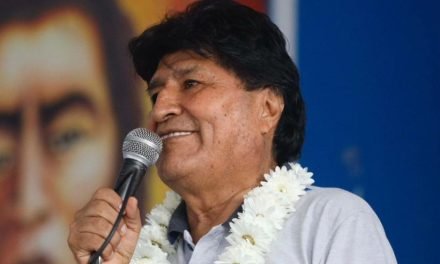 JUEZ DE LA PAZ ANULA FALLO QUE BENEFICIABA A EVO Y MANTIENE VIGENTE SU ORDEN DE APREHENSIÓN