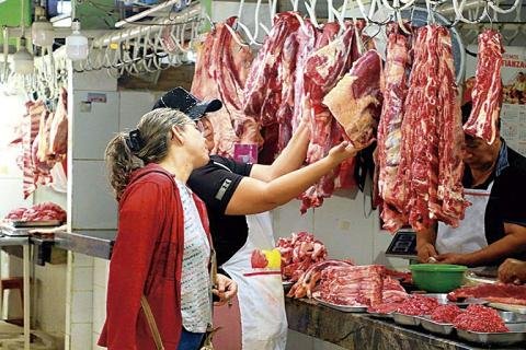 EL GOBIERNO ALISTA LA IMPORTACIÓN DE CARNE ARGENTINA EN EL MERCADO NACIONAL