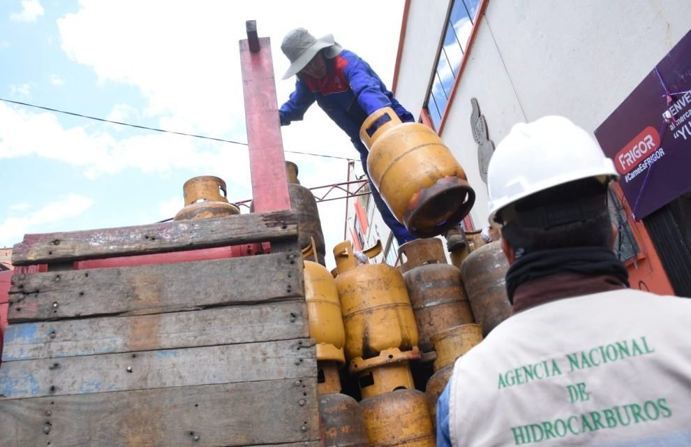 SUSPENDEN DISTRIBUCIÓN DE GARRAFAS Y ABASTECIMIENTO DE GLP EN SURTIDORES