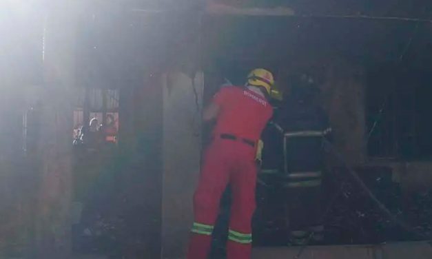 INCENDIO EN EL PLAN TRES MIL SE COBRA LA VIDA DE UN PADRE Y SU HIJO