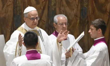 EL PAPA LEÓN XIV ENTRA EN LA CAPILLA SIXTINA PARA LA PRIMERA MISA DE SU PONTIFICADO