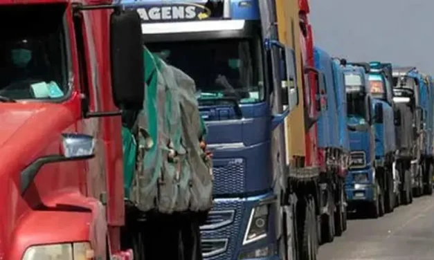 TRANSPORTE PESADO ADVIERTE CON PARO DESDE EL LUNES