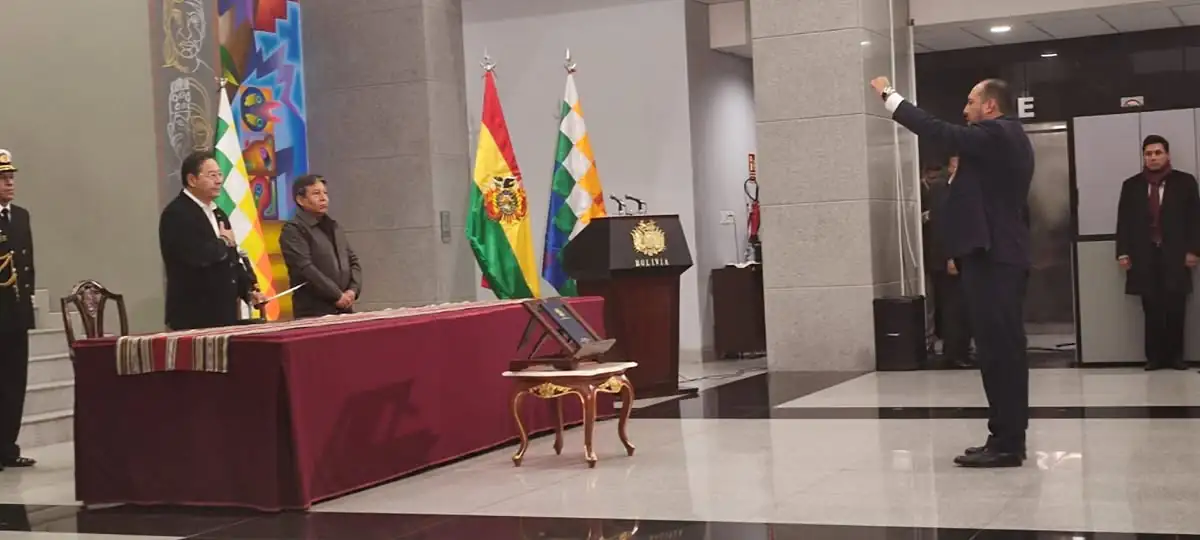 ROBERTO RÍOS ES POSESIONADO COMO NUEVO MINISTRO DE GOBIERNO