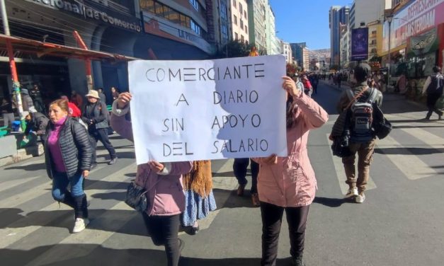 GREMIALES PROTESTAN POR CRISIS DE LA CANASTA FAMILIAR EN LA PAZ