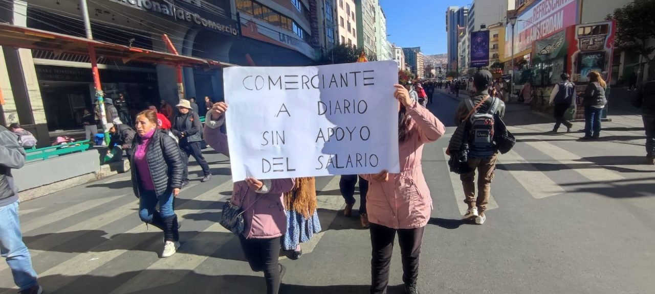 GREMIALES PROTESTAN POR CRISIS DE LA CANASTA FAMILIAR EN LA PAZ