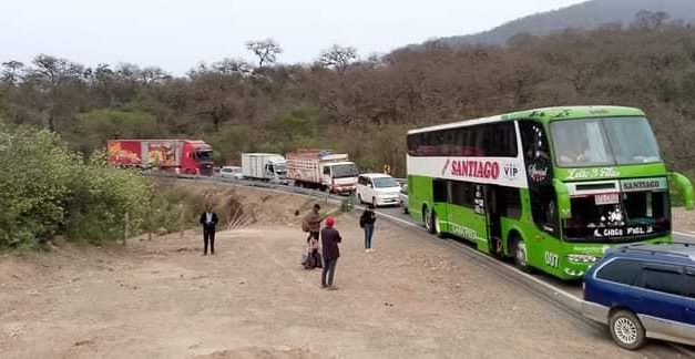 HAY 27 BLOQUEOS EN EL PAÍS Y EN SANTA CRUZ INSTALAN AL MENOS TRES PUNTOS