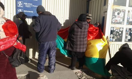 POBLADORES TOMAN ADUANA NACIONAL Y MIGRACIÓN EN SAN PEDRO DE QUEMES