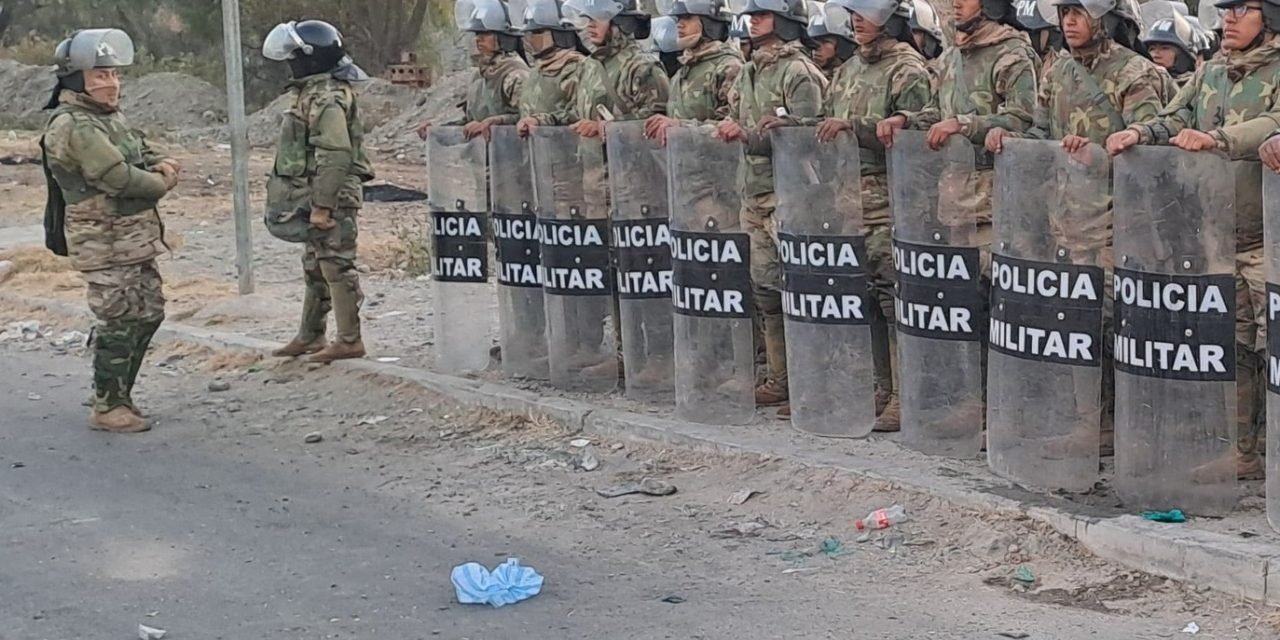 CONTINÚA EL RESGUARDO POLICIAL EN EL RÍO KHORA DE COCHABAMBA