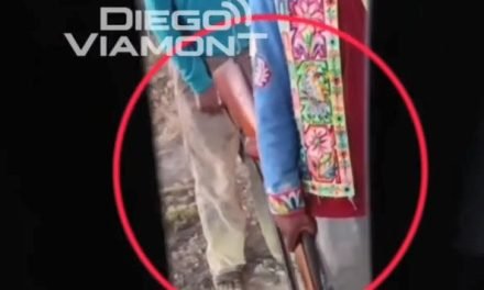 BLOQUEADOR ARMADO DETIENE BUS DE PROFESORES Y EXIGE DINERO EN RUTA DEL OCCIDENTE