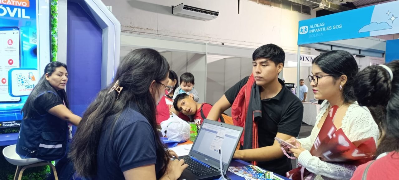 EL SIN ATRAE A LOS VISITANTES CON INFORMACIÓN TRIBUTARIA, EN LA FERIA DEL LIBRO