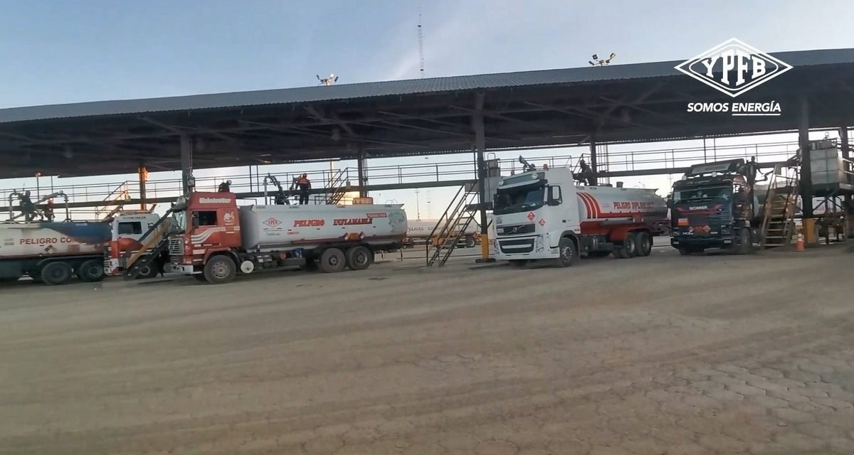 YPFB INTENSIFICA DESPACHOS DE COMBUSTIBLE PARA ABASTECER LA PAZ, EL ALTO Y PROVINCIAS