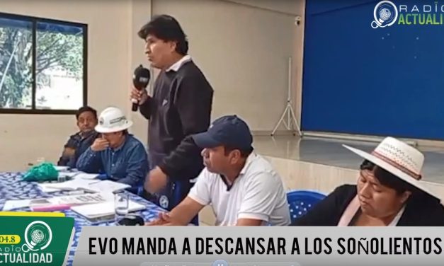 EVO MORALES LLAMA LA ATENCIÓN A QUIENES SE DUERMEN EN SU REUNIÓN