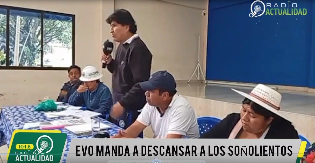 EVO MORALES LLAMA LA ATENCIÓN A QUIENES SE DUERMEN EN SU REUNIÓN
