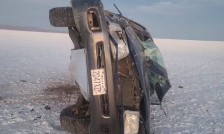 VEHÍCULO  SUFRE UN VUELCO EN UYUNI  Y DEJA SEIS TURISTAS HERIDOS