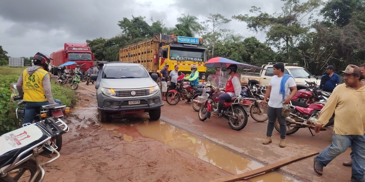 CONCEPCIÓN PIDE INTERVENCIÓN POLICIAL PARA DESBLOQUEAR VÍAS