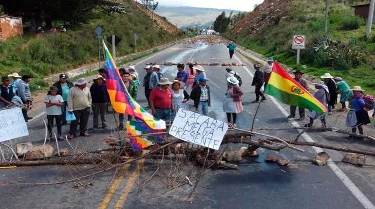 PESE A LA “PAUSA HUMANITARIA” CONTINÚAN LOS BLOQUEOS EN COCHABAMBA