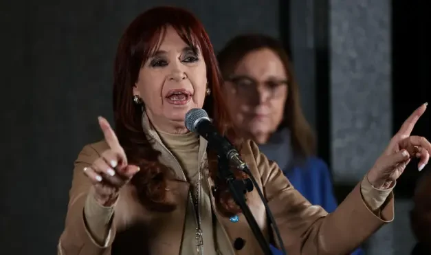 CRISTINA KIRCHNER COMIENZA A CUMPLIR PRISIÓN DOMICILIARIA TRAS CONFIRMARSE SU SENTENCIA