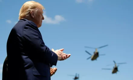 DONALD TRUMP CELEBRA SU CUMPLEAÑOS CON UN IMPONENTE DESFILE MILITAR
