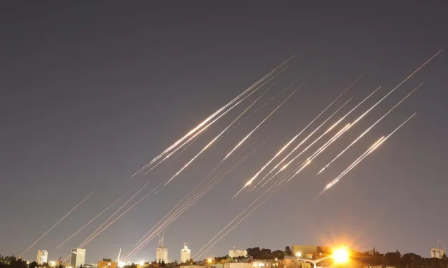 ISRAEL PERSISTE EN SU OFENSIVA AÉREA CONTRA IRÁN, MIENTRAS AGUARDA LA REACCIÓN FINAL DEL AYATOLLAH