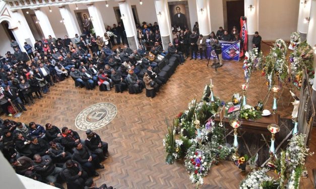 CON HOMENAJES EN DISTINTAS INSTITUCIONES DESPIDIERON AL MINISTRO DE TRABAJO