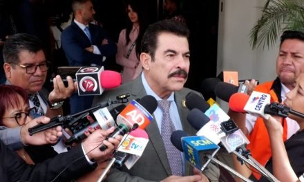 REYES VILLA CONVOCA A CANDIDATOS PARA ‘ANALIZAR Y RESPONDER CON FIRMEZA’ A LOS BLOQUEOS