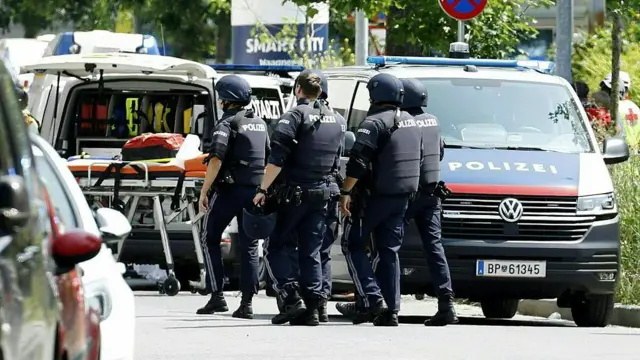 HOMBRE ARMADO MATA AL MENOS A 10 ALUMNOS Y PROFESORES EN UN COLEGIO DE AUSTRIA