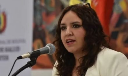 MINISTRA DENUNCIA RETENCIÓN DE AMBULANCIA Y PERSONAL MÉDICO POR BLOQUEADORES ‘EVISTAS’