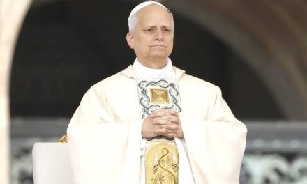 EL PAPA LEÓN XIV LLAMÓ A FRENAR LA GUERRA ANTES DE QUE SE CONVIERTA EN UNA “VORÁGINE IRREPARABLE”
