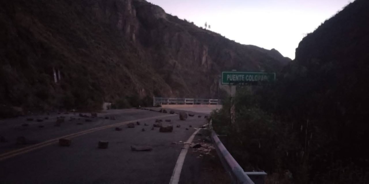 NUEVO PUNTO DE BLOQUEO  EN CARRETERA SUCRE – POTOSÍ