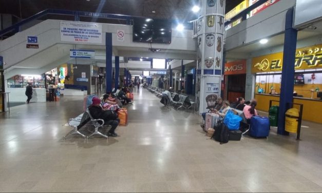 EMPRESAS DE BUSES CERRADAS POR 23 PUNTOS DE BLOQUEOS EN TODO EL PAÍS