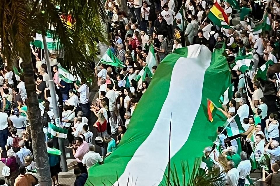 MARCHA POR LA DEMOCRACIA REUNIÓ A DIFERENTES SECTORES EN SANTA CRUZ