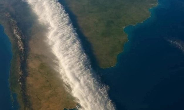CINTURÓN DE HIELO SOBRE TODA AMÉRICA DEL SUR VISTA DESDE SATÉLITE