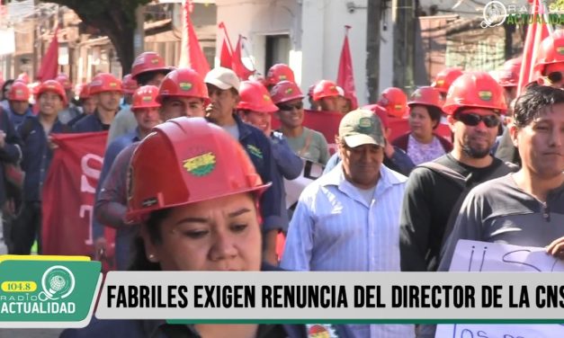 FABRILES EXIGEN RENUNCIA DEL DIRECTOR DE LA CAJA NACIONAL DE SALUD