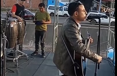 CANTANTE QUE NECESITA TRANSPLANTE DENUNCIA QUE NO LE PAGARON POR COMPOSICIÓN HECHA PARA LA HIJA DEL ALCALDE