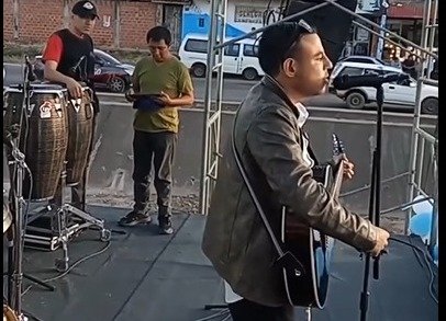 CANTANTE QUE NECESITA TRANSPLANTE DENUNCIA QUE NO LE PAGARON POR COMPOSICIÓN HECHA PARA LA HIJA DEL ALCALDE