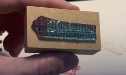 «SOSPECHO USO DE AI» CURIOSO SELLO DE UN DOCENTE PARA CORREGIR TRABAJOS DE SUS ALUMNOS