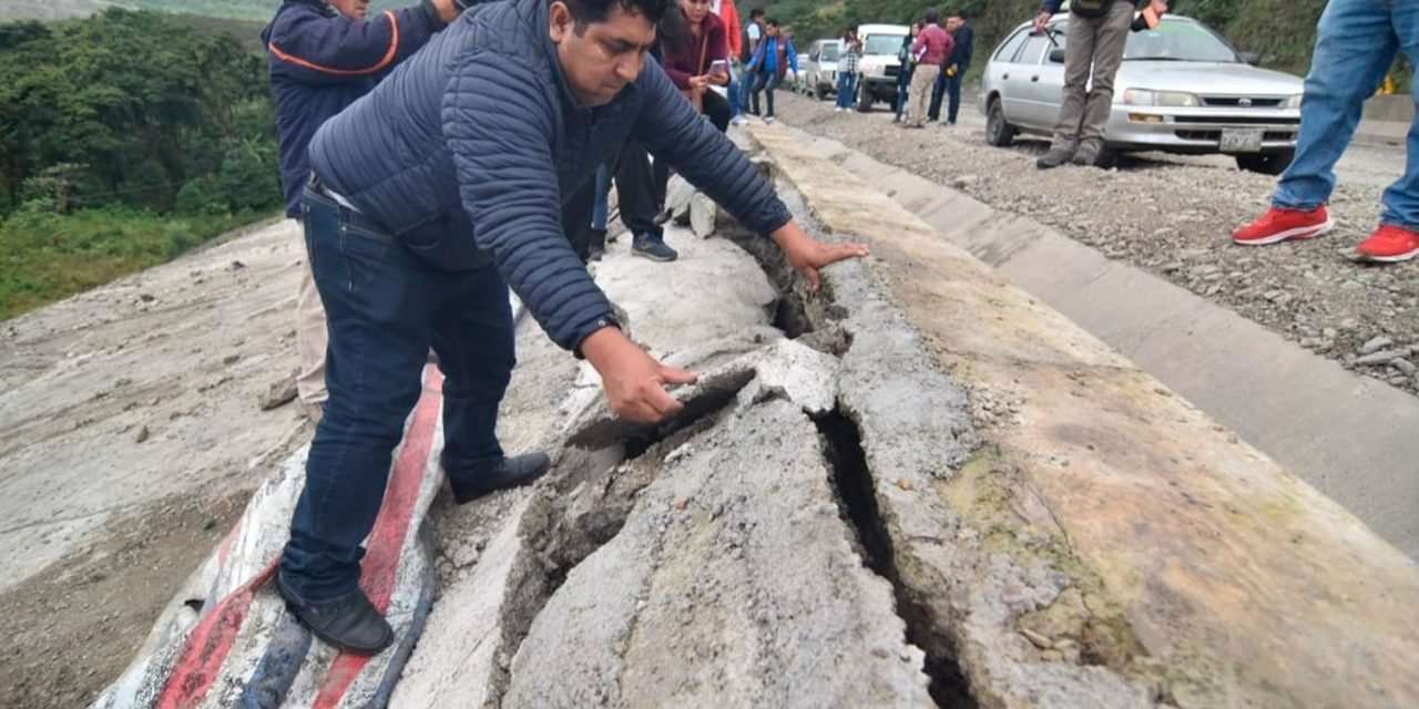 GRIETAS Y HUNDIMIENTOS EN EL TRAMO EL SILLAR DE LA CARRETERA NUEVA COCHABAMBA – SANTA CRUZ