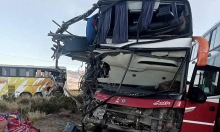 ACCIDENTE ENTRE DOS AUTOBUSES EN LA CARRETERA LA PAZ–POTOSÍ DEJA SEIS HERIDOS