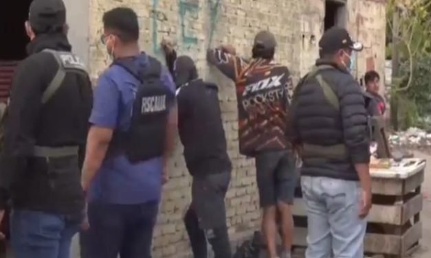 APREHENDEN A TRES PERSONAS POR VENTA DE SUSTANCIAS CONTROLADAS