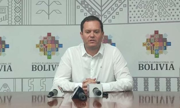 YPFB SOSTIENE QUE DESFASE FINANCIERO GENERÓ UN «BACHE» EN EL ABASTECIMIENTO DE COMBUSTIBLE