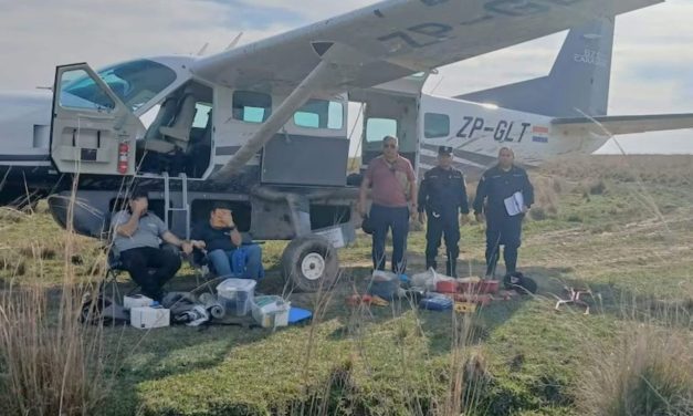 SECUESTRAN AVIONETA  EN PARAGUAY PARA TRAERLA A BOLIVIA Y SE QUEDAN SIN COMBUSTIBLE