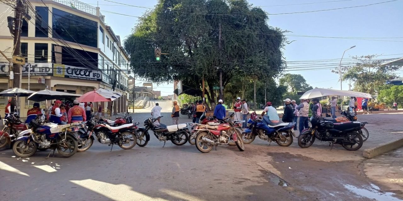 EL BENI AMANECE PARALIZADO POR PARO INDEFINIDO POR CRISIS EN SALUD Y LA ECONOMÍA