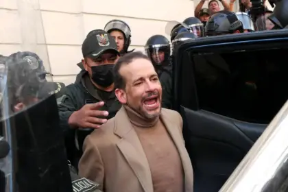 CAMACHO LLAMA A ANDRÓNICO “HOMBRE DE CONFIANZA DEL GOBIERNO DE ARCE”