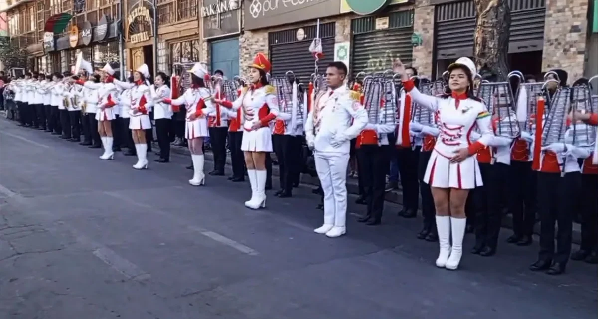 DESFILES POR LA GESTA DEL 16 DE JULIO SERÁ SOLO CON ESTUDIANTES DE 5TO Y 6TO DE SECUNDARIA POR SARAMPIÓN