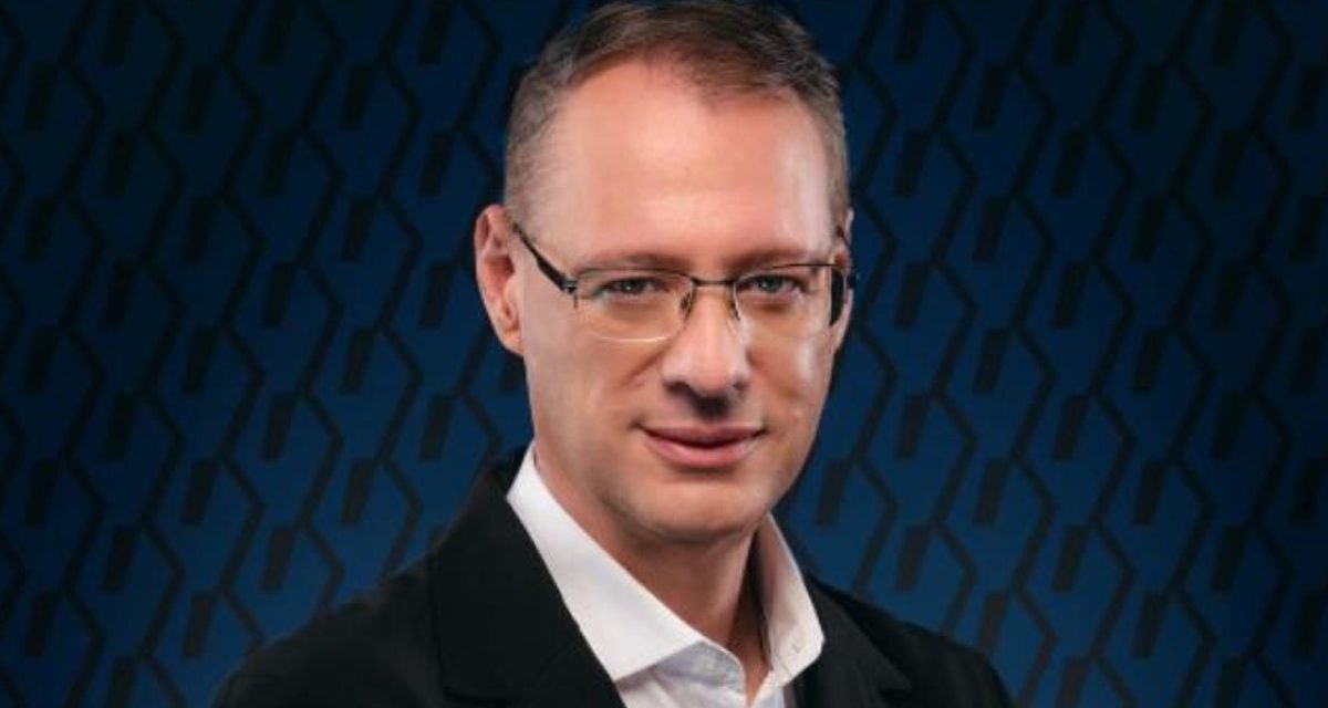 DUNN PRESENTA CERTIFICADO DE LA CONTRALORÍA E IMPUGNA SU INHABILITACIÓN ANTE EL TSE