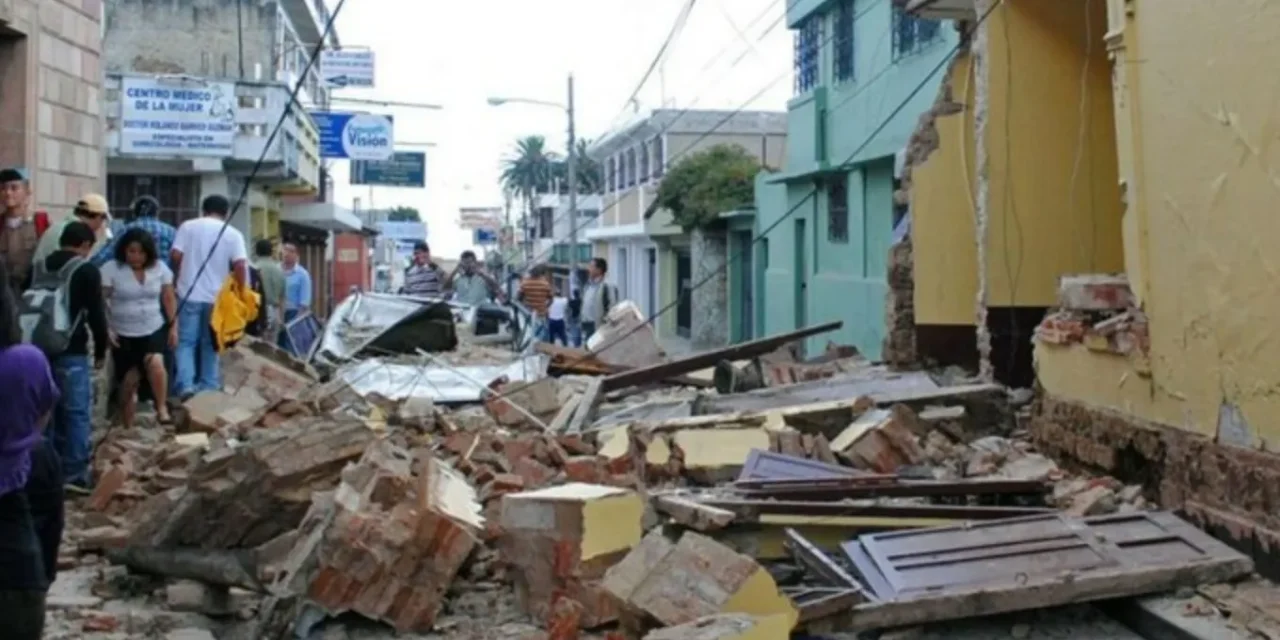 TRES POTENTES SISMOS SACUDIERON GUATEMALA DEJANDO DOS MUERTOS Y DAÑOS ESTRUCTURALES